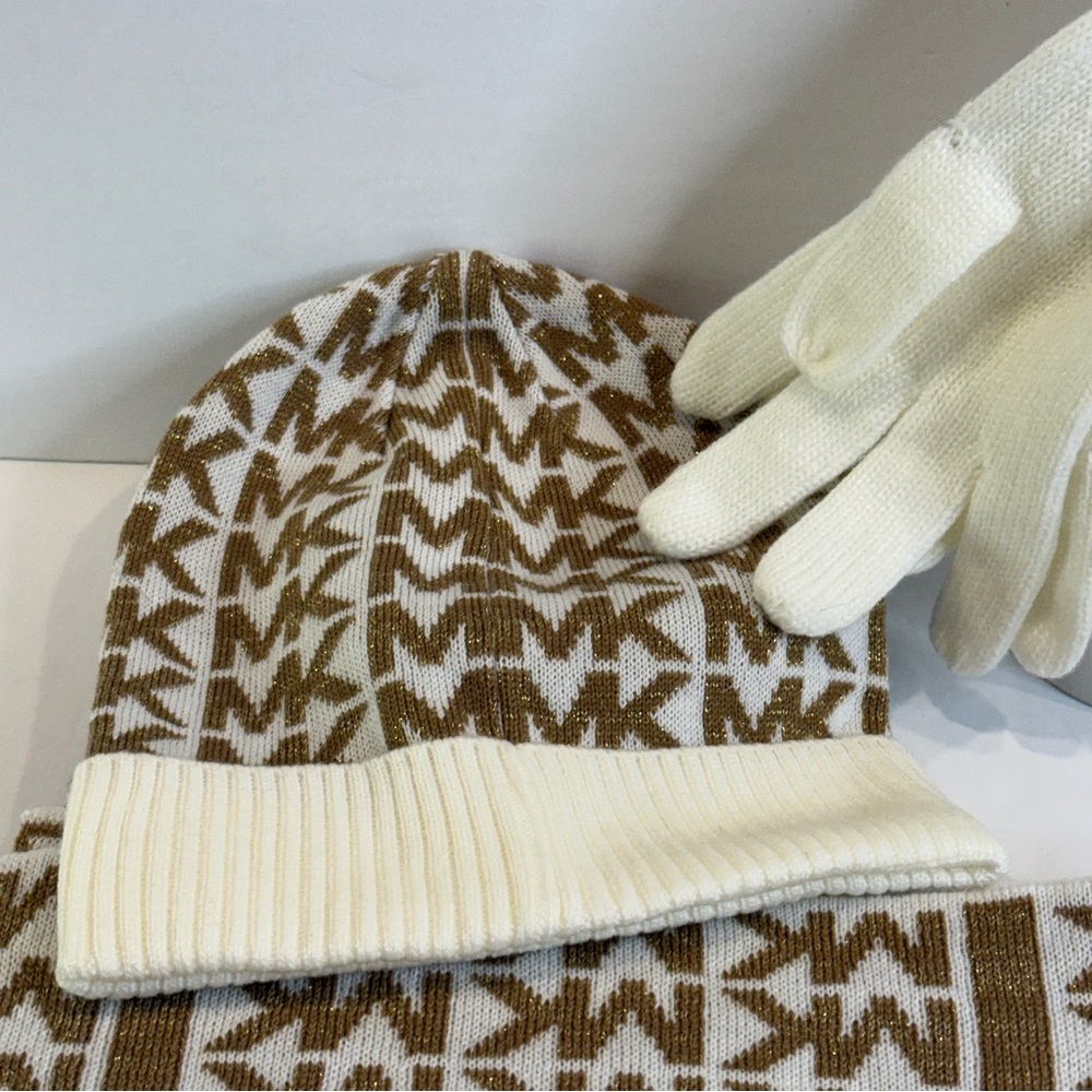 🆕 Michael Kors Gold Logo Knit Hat, Scarf & Gloves Set ✨✨New Without Tags - Picture 3 of 11